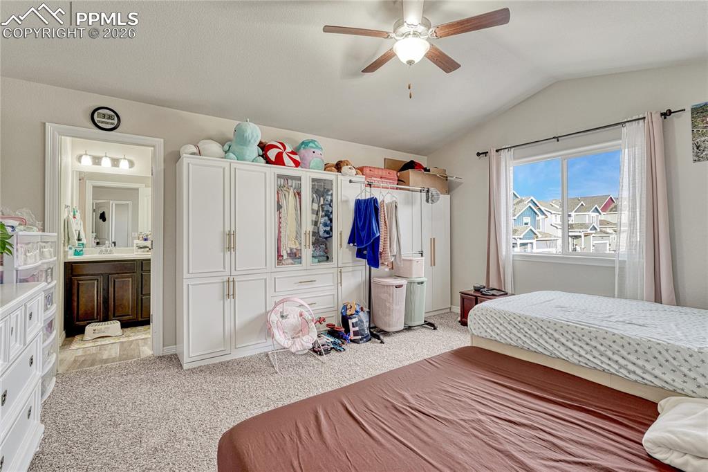 Image 25 of 30: Bedroom