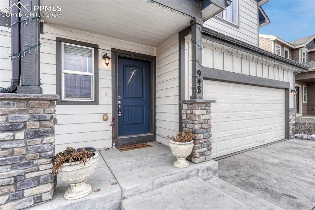 Image 3 of 30: Entry