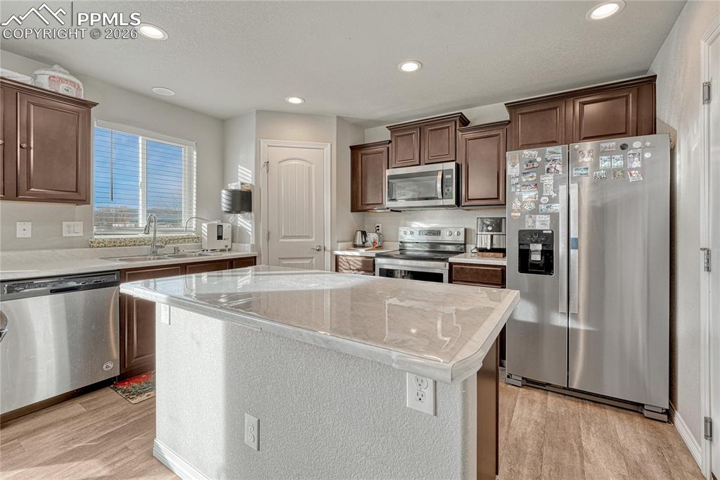 Image 7 of 30: Kitchen