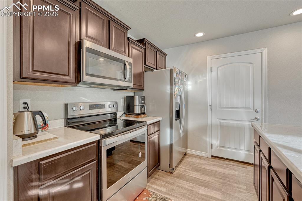 Image 9 of 30: Kitchen