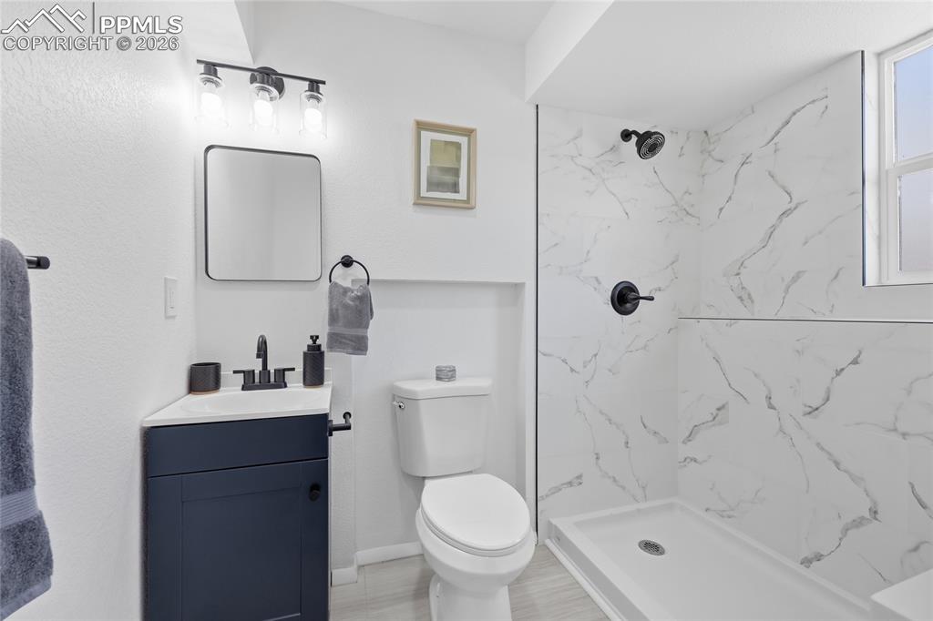 Image 15 of 30: Bathroom