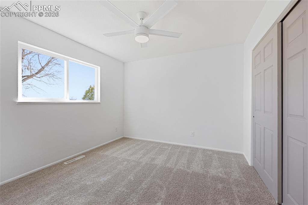 Image 20 of 30: Bedroom