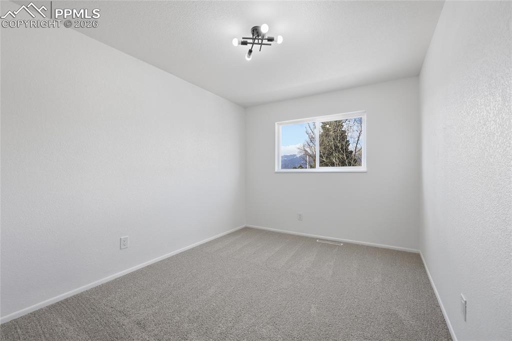 Image 22 of 30: Bedroom