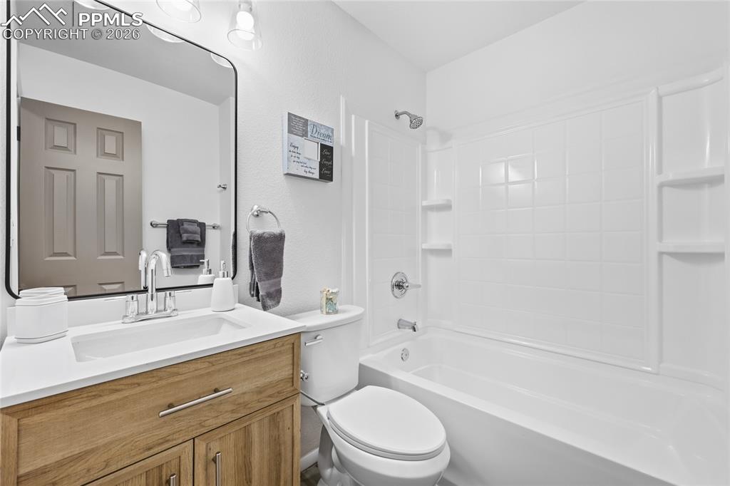 Image 23 of 30: Bathroom