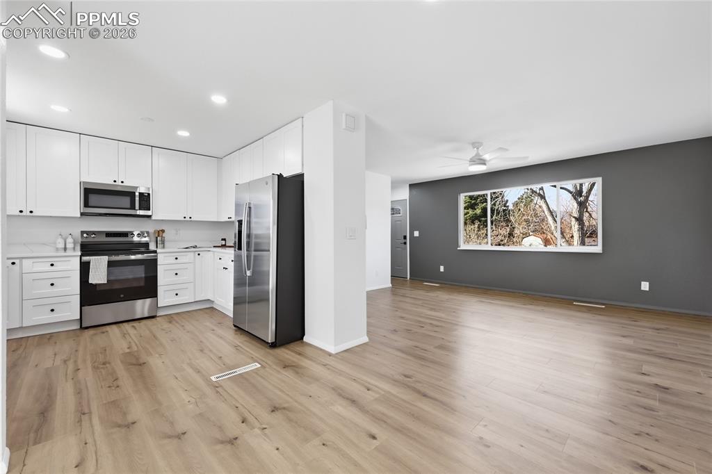 Image 3 of 30: Kitchen