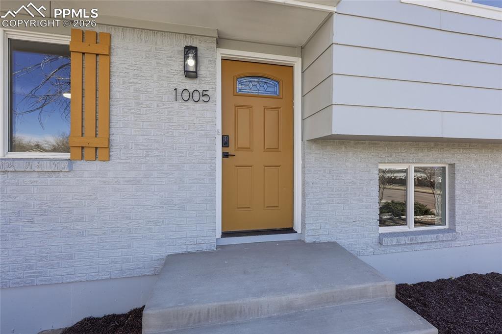 Image 6 of 30: Entry