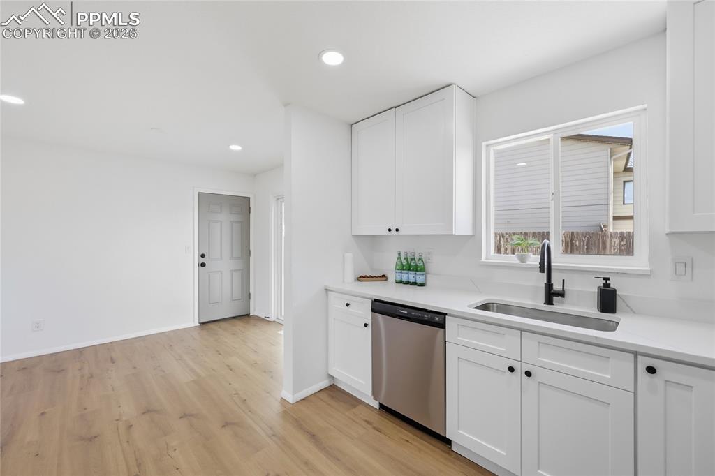 Image 9 of 30: Kitchen