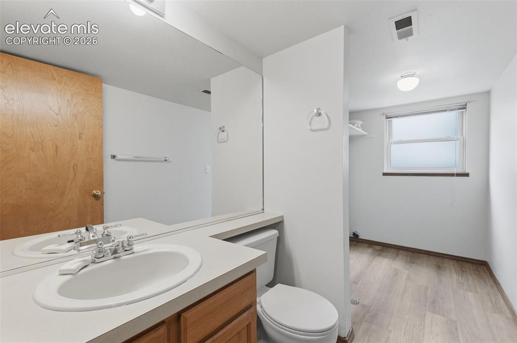 Image 19 of 47: Bathroom