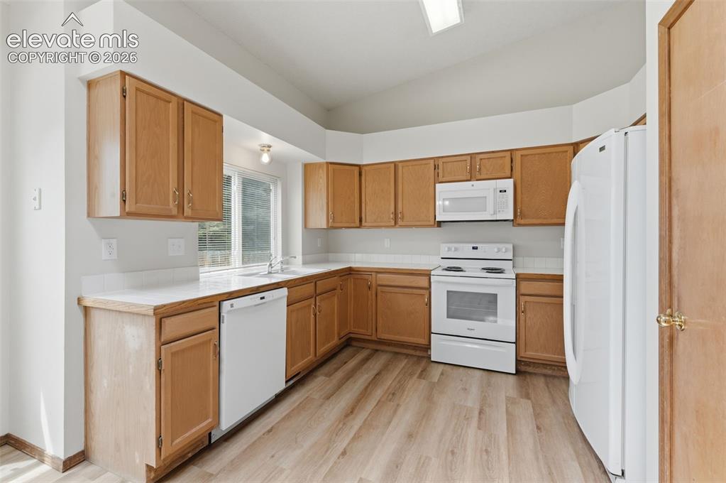 Image 9 of 47: Kitchen