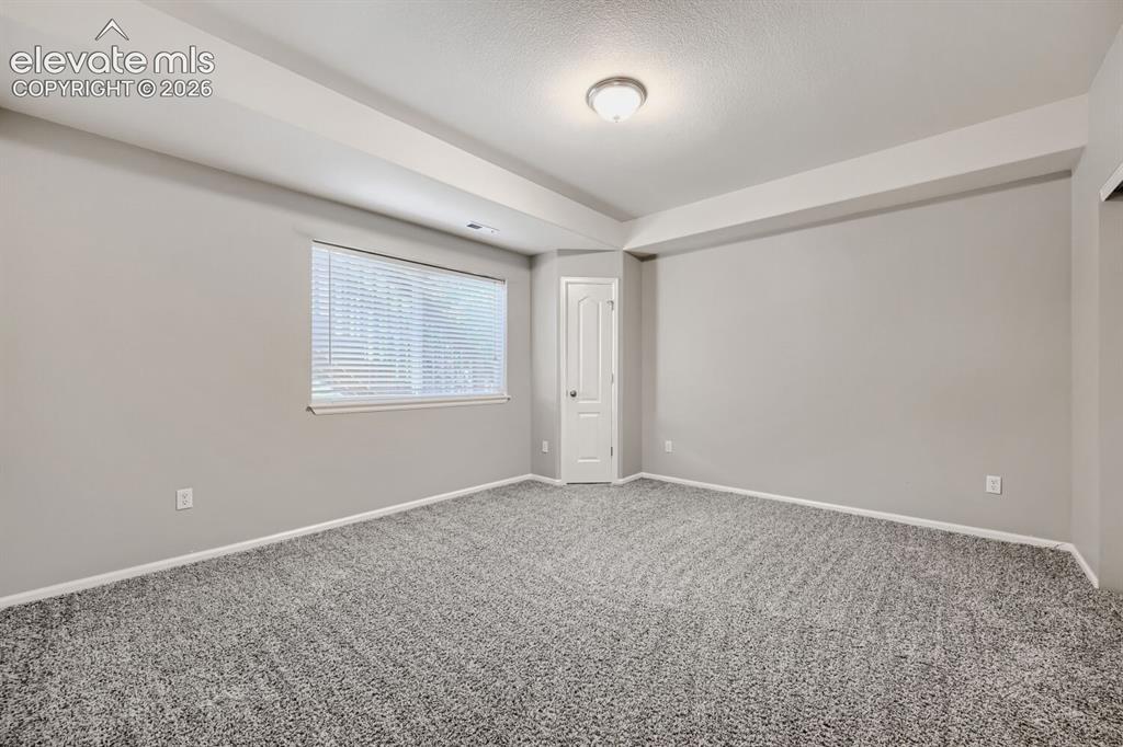 Image 18 of 30: Bedroom