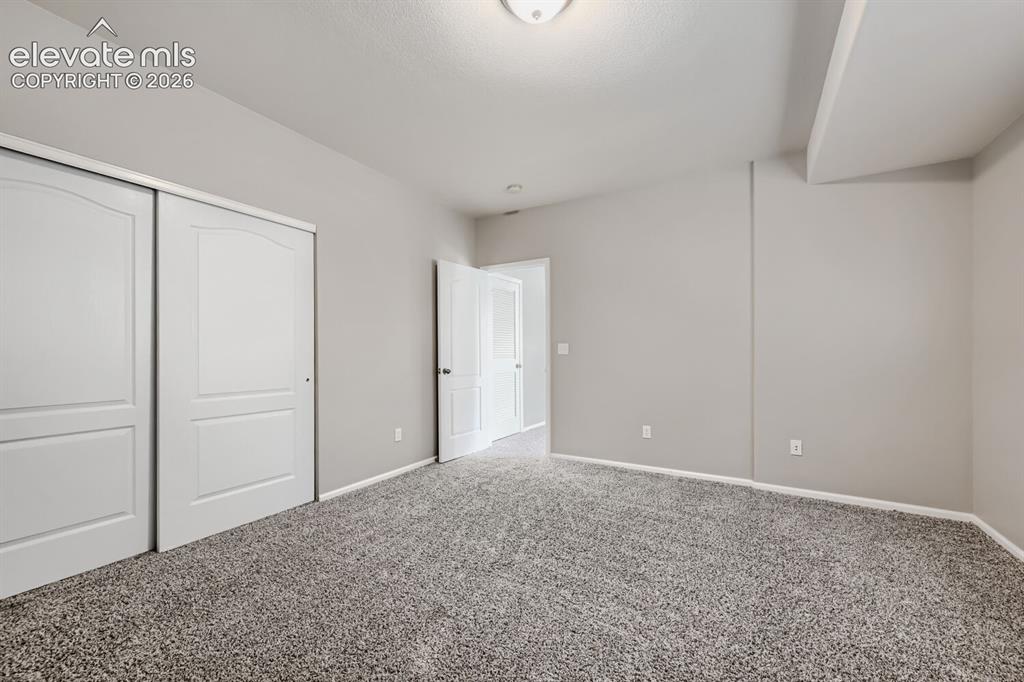 Image 19 of 30: Bedroom