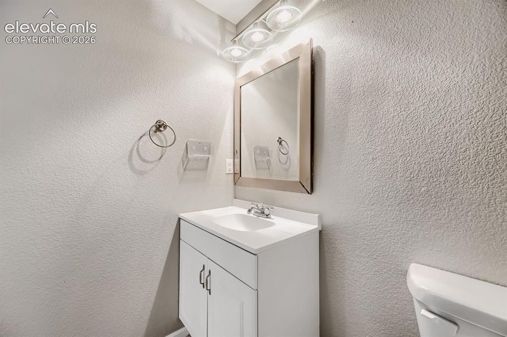Image 26 of 30: Bathroom