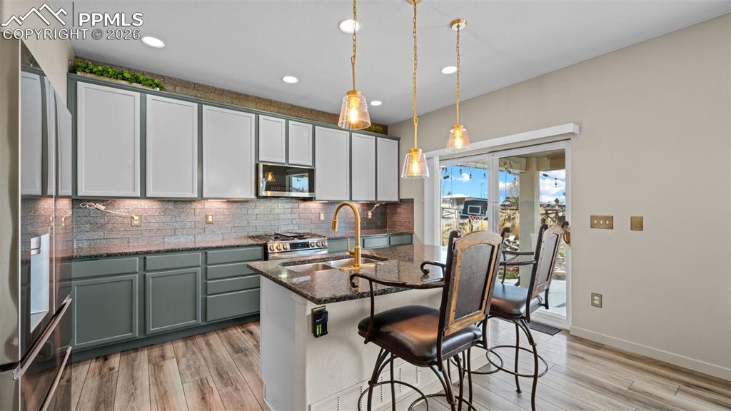 Image 3 of 40: Kitchen