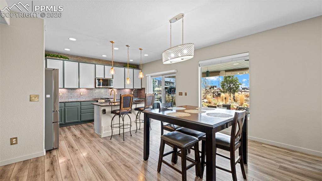 Image 9 of 40: Dining Area