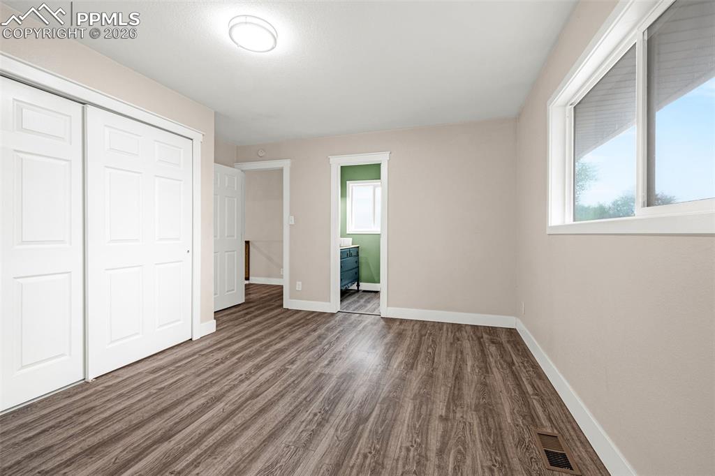 Image 12 of 24: Bedroom