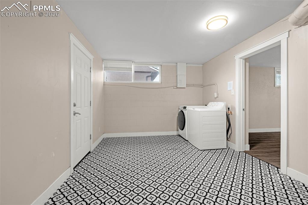 Image 20 of 24: Laundry