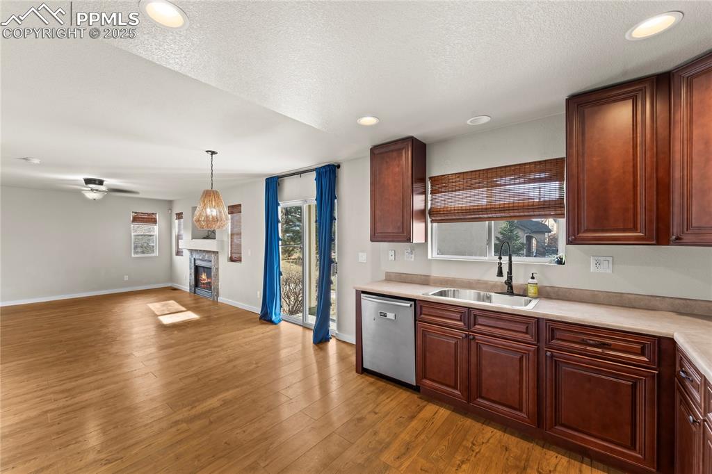 Image 8 of 31: Kitchen