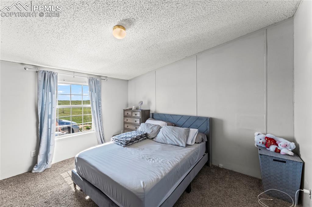 Image 17 of 23: Bedroom