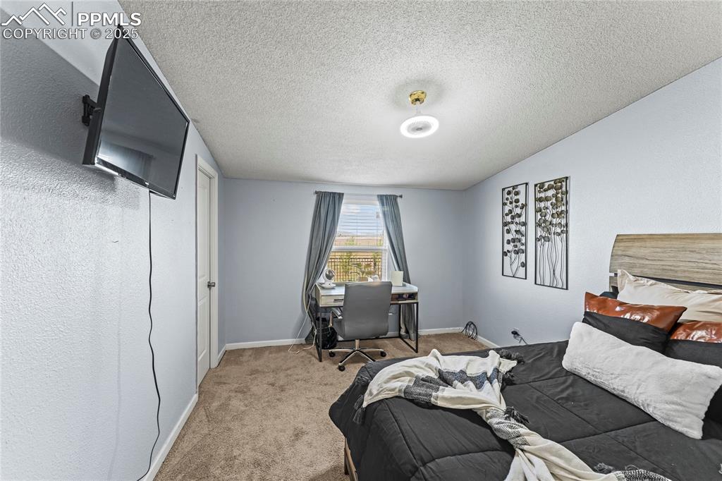 Image 9 of 23: Bedroom