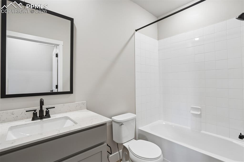 Image 15 of 22: Bathroom