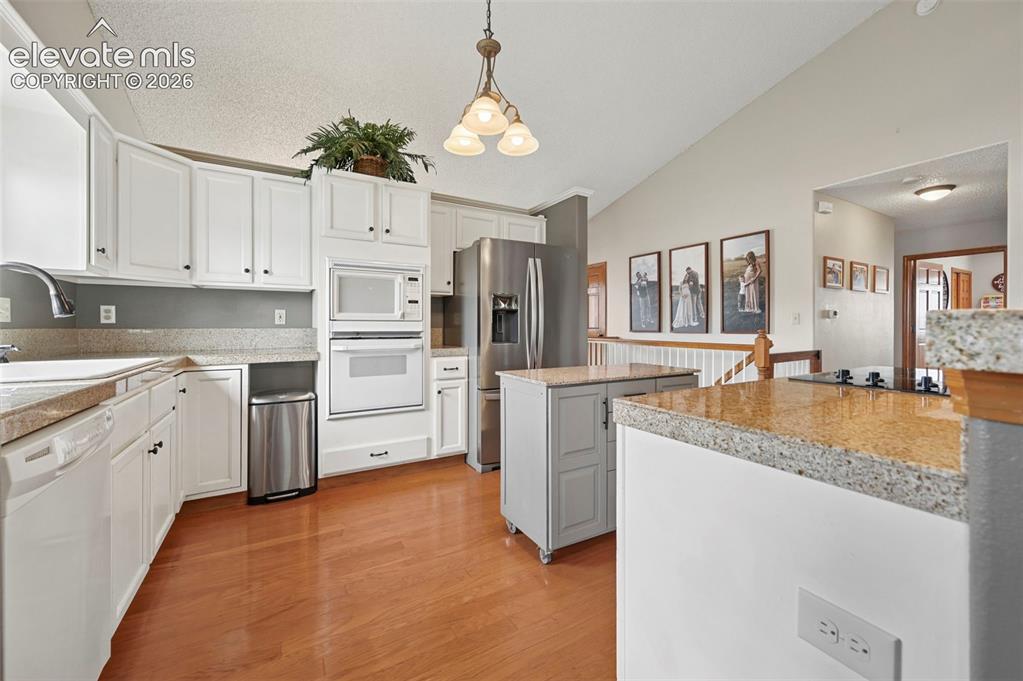 Image 11 of 47: Kitchen