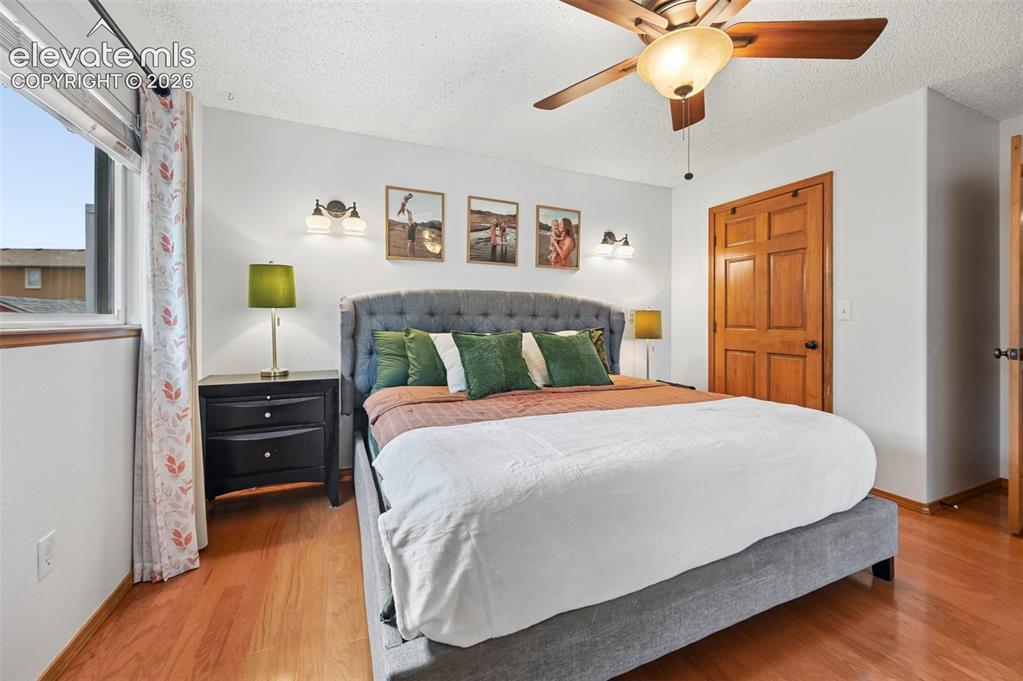 Image 17 of 47: Bedroom