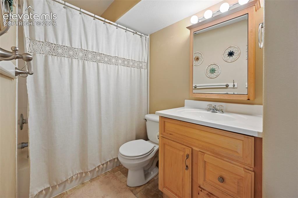 Image 28 of 47: Bathroom