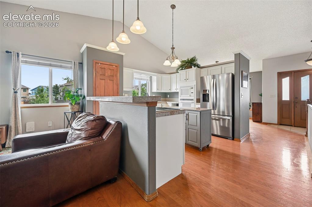 Image 8 of 47: Kitchen