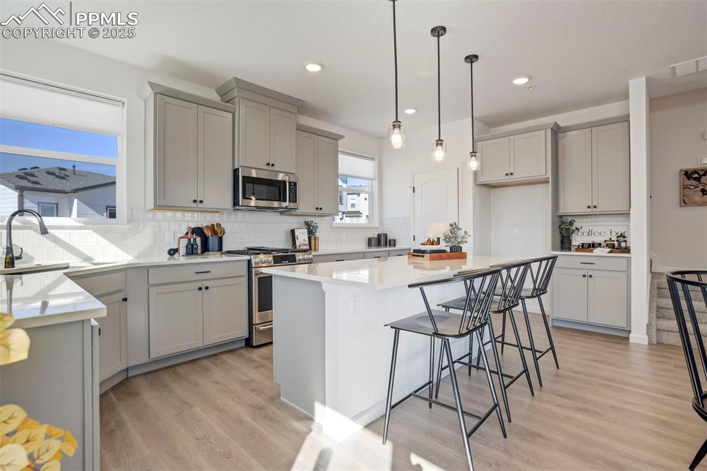 Image 12 of 49: Kitchen