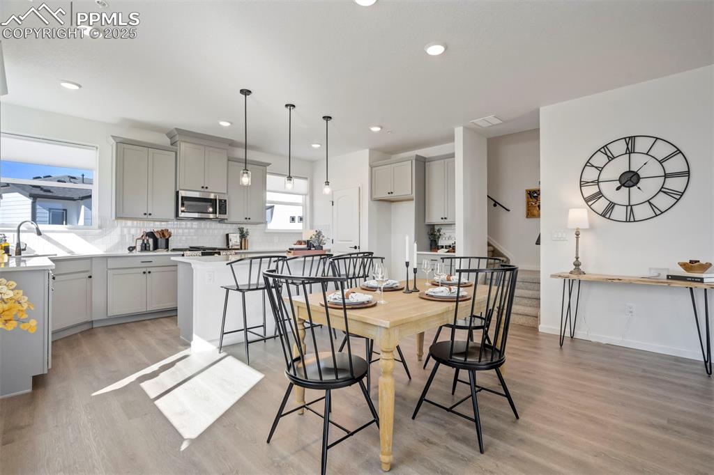 Image 25 of 49: Dining Area