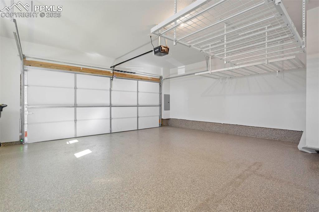 Image 27 of 49: Garage