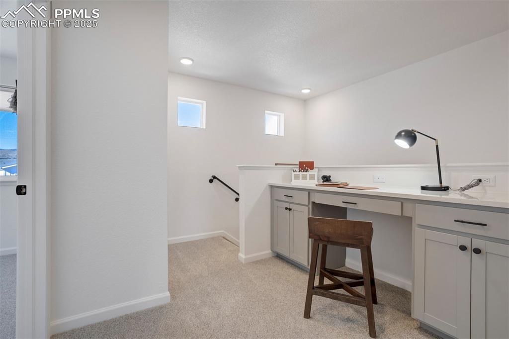 Image 28 of 49: Office