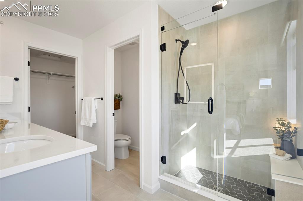 Image 33 of 49: Bathroom