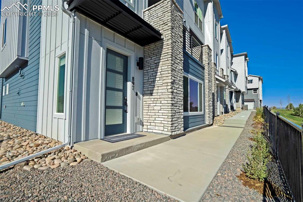 Image 43 of 49: Entry