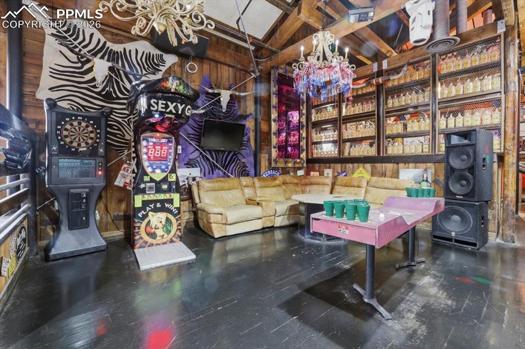 Image 40 of 49: Kitchen