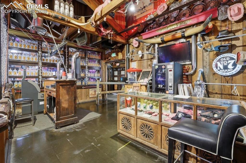 Image 8 of 49: Entry