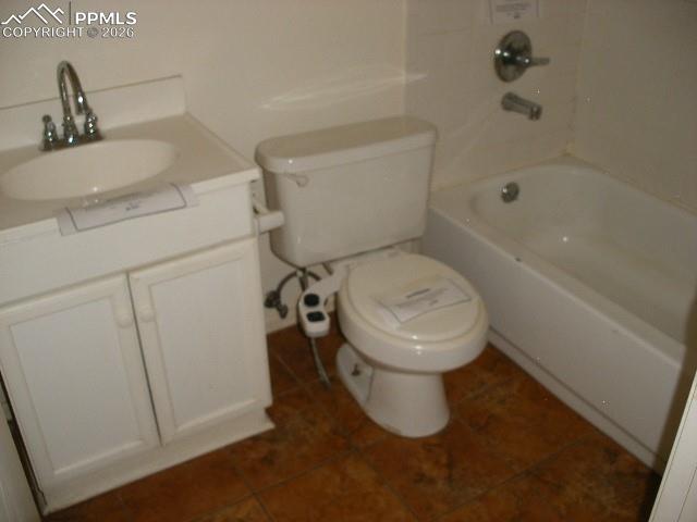 Image 13 of 40: Bathroom