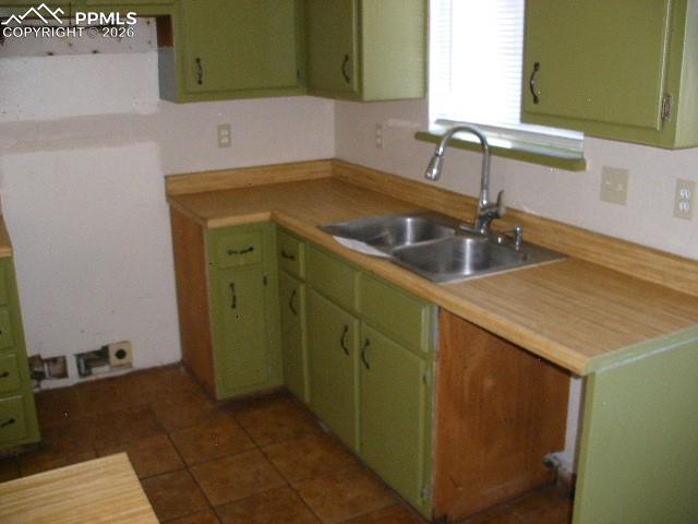 Image 17 of 40: Kitchen