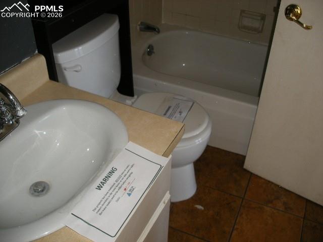 Image 37 of 40: Bathroom