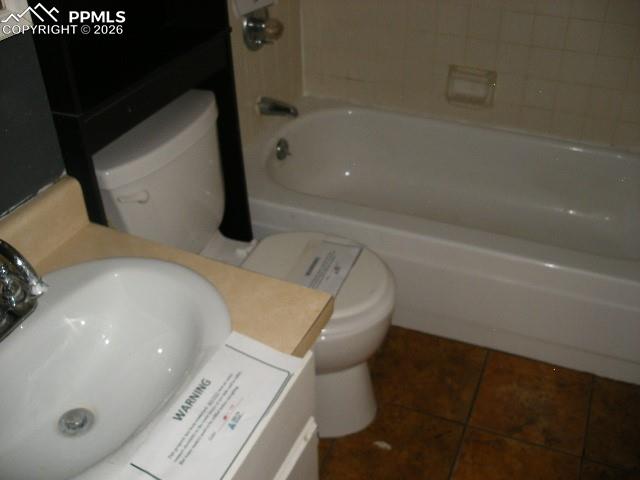 Image 7 of 40: Bathroom