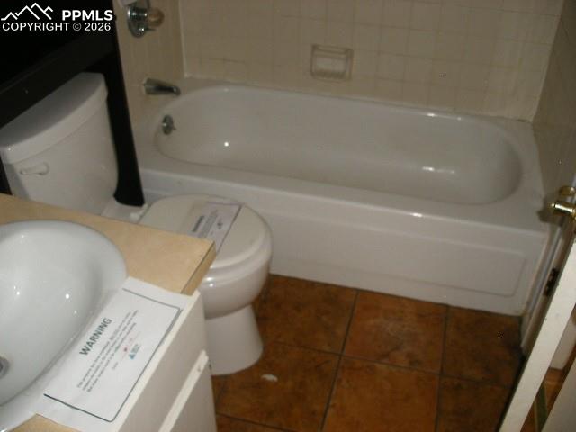 Image 8 of 40: Bathroom