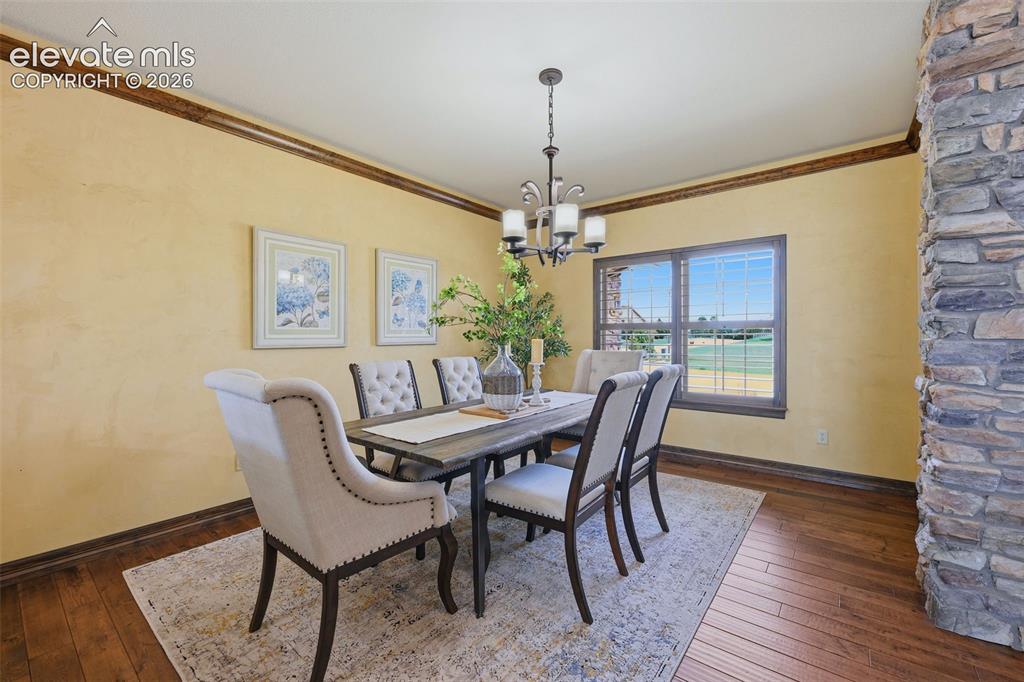 Image 14 of 46: Dining Area