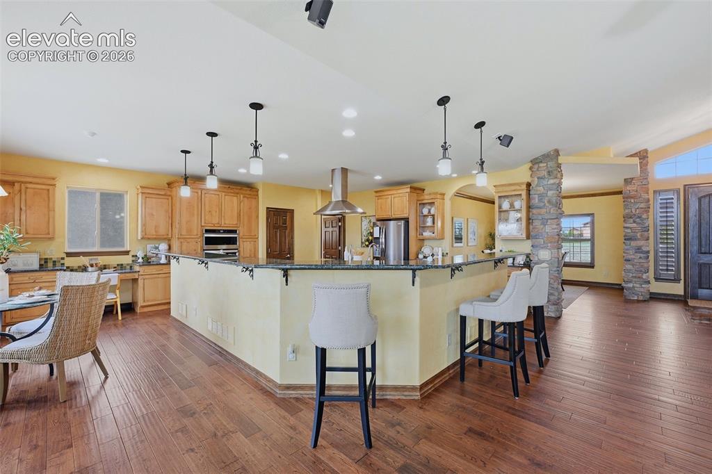 Image 15 of 46: Kitchen