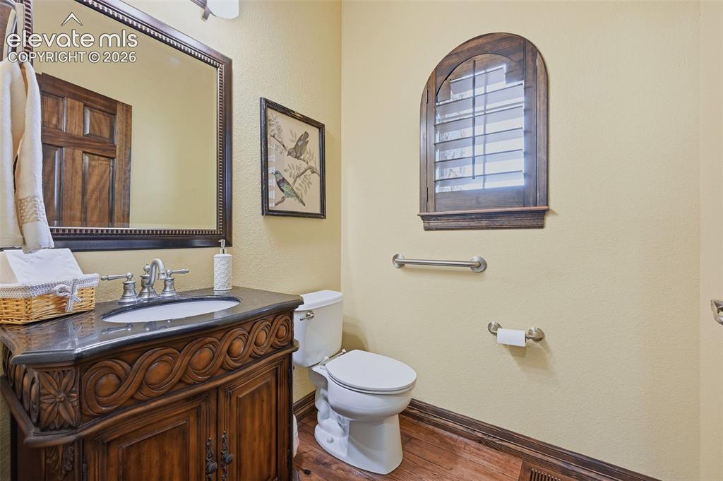 Image 26 of 46: Bathroom