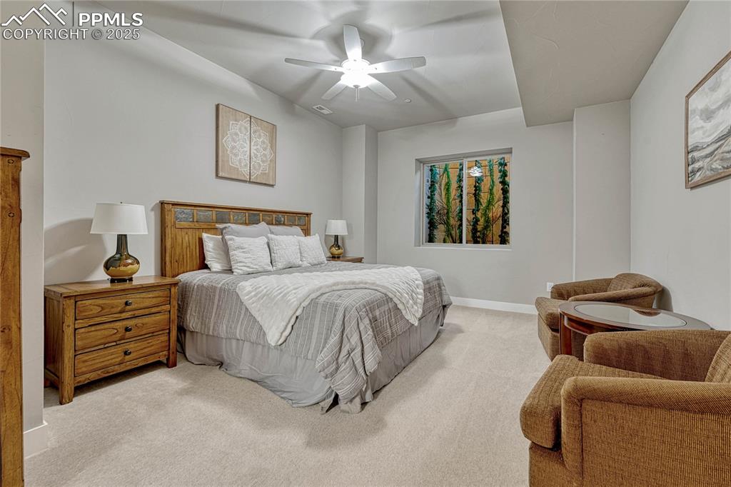 Image 36 of 50: Bedroom