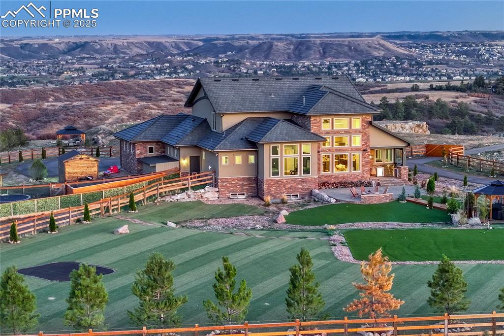 Image 4 of 50: Back of Structure