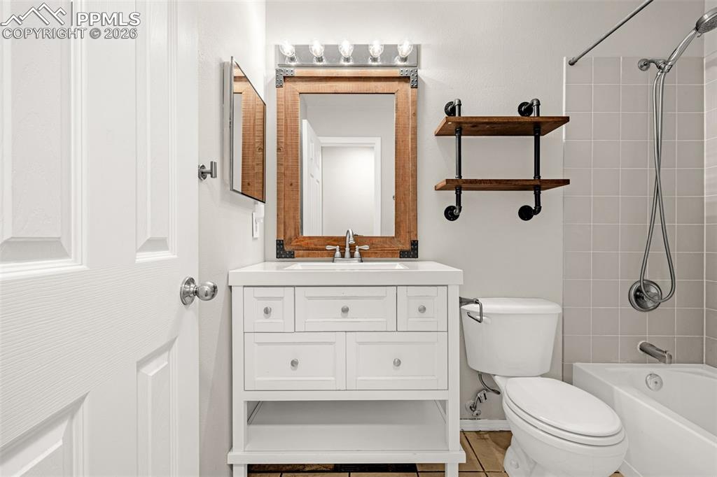Image 13 of 45: Bathroom