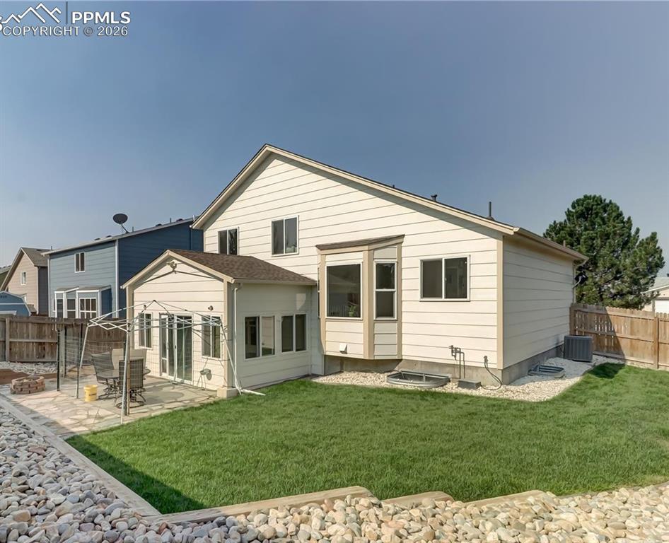 Image 4 of 7: Back of Structure