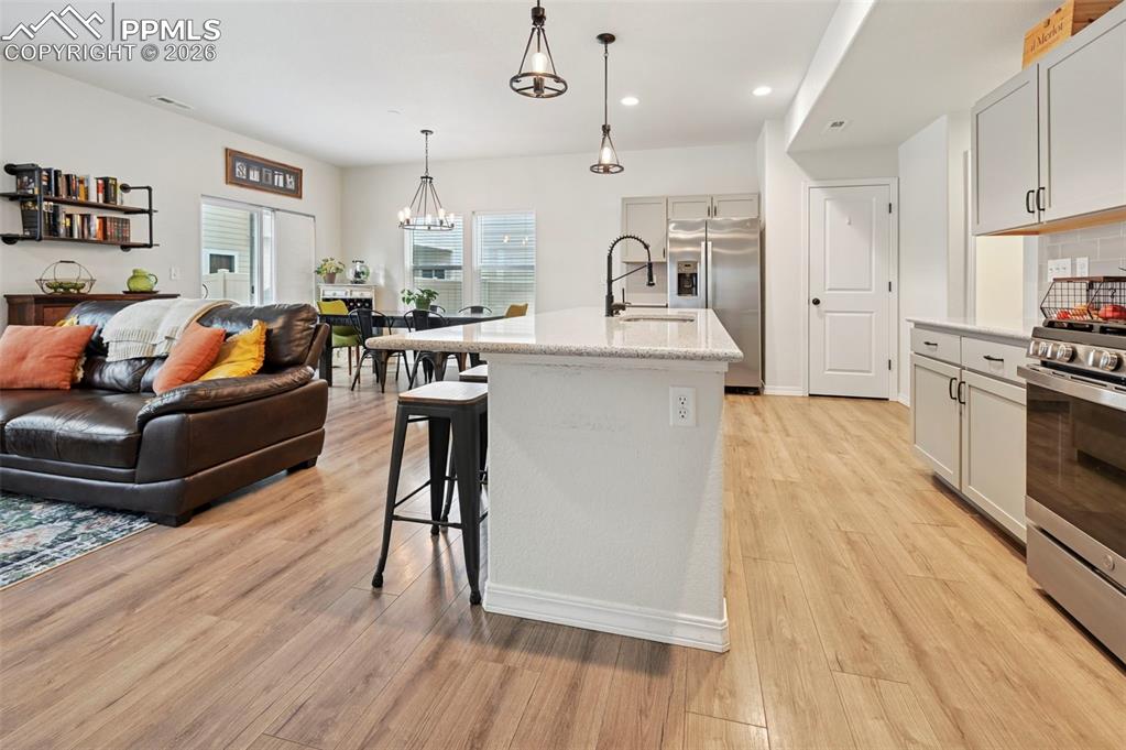 Image 10 of 30: Kitchen