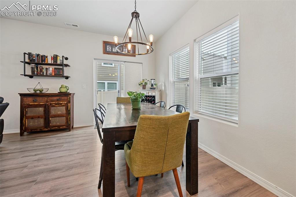 Image 13 of 30: Dining Area